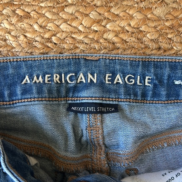 American Eagle Woman’s denim skinny jean. Next Level stretch. Size 2. - Picture 3 of 4
